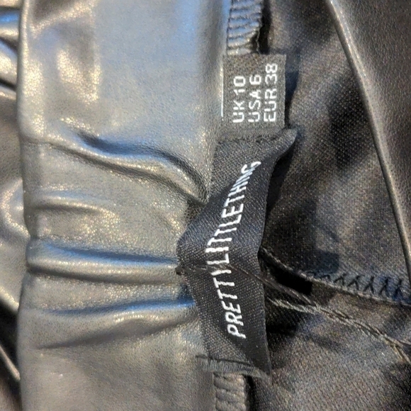PrettyLittleThing Faux Leather Split Hem Trousers size 6 - Picture 8 of 9